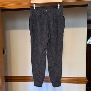 Athleta Black & Grey Salutation Patterned Joggers